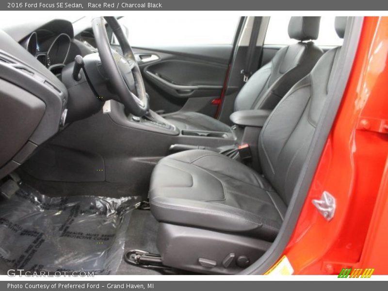 Race Red / Charcoal Black 2016 Ford Focus SE Sedan
