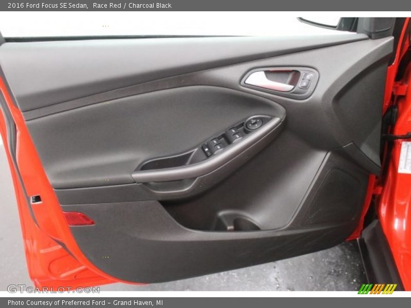 Race Red / Charcoal Black 2016 Ford Focus SE Sedan