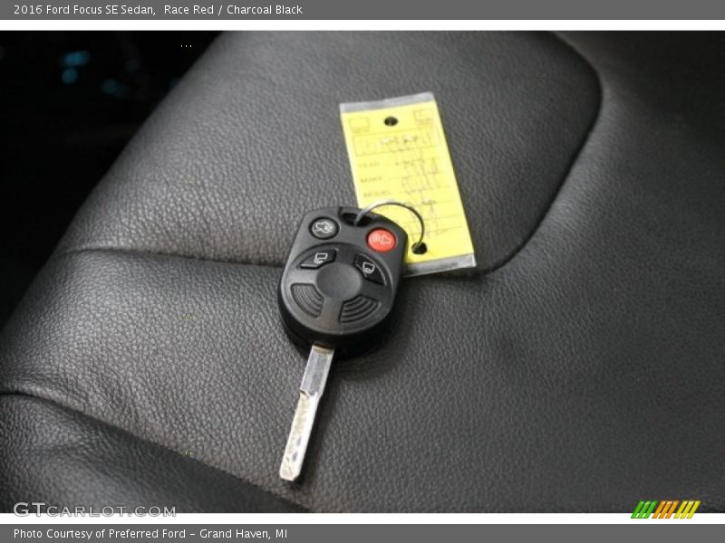 Race Red / Charcoal Black 2016 Ford Focus SE Sedan