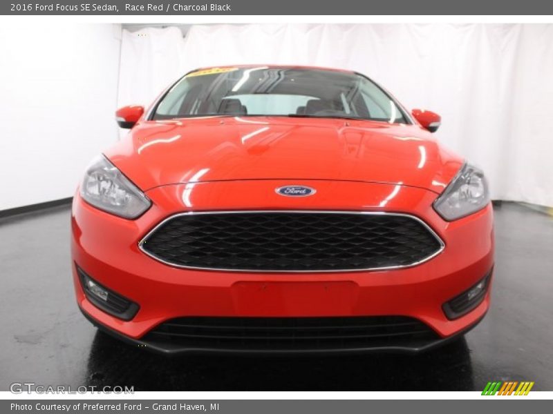 Race Red / Charcoal Black 2016 Ford Focus SE Sedan