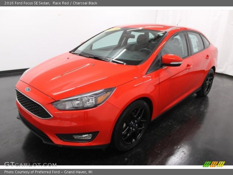 Race Red / Charcoal Black 2016 Ford Focus SE Sedan