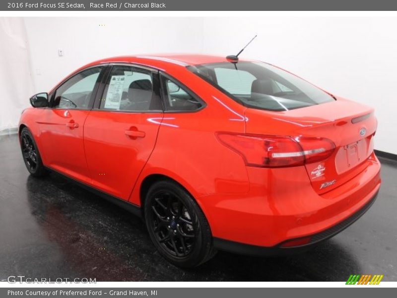 Race Red / Charcoal Black 2016 Ford Focus SE Sedan