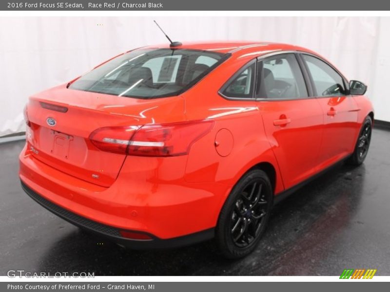 Race Red / Charcoal Black 2016 Ford Focus SE Sedan