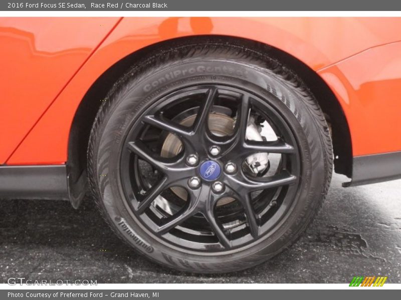 Race Red / Charcoal Black 2016 Ford Focus SE Sedan