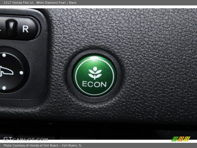 White Diamond Pearl / Black 2017 Honda Pilot LX