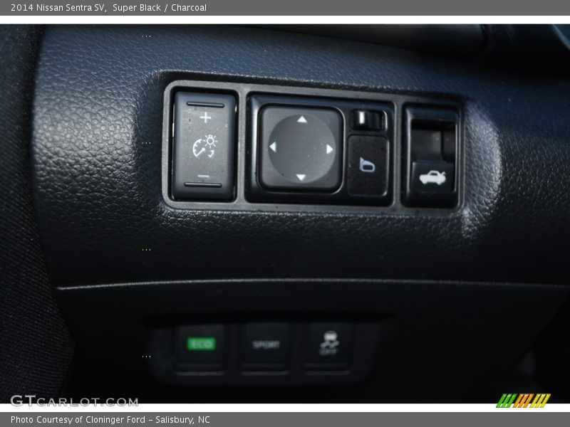 Super Black / Charcoal 2014 Nissan Sentra SV
