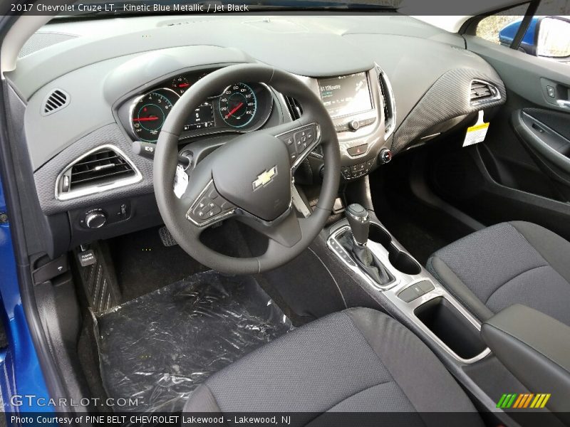 Kinetic Blue Metallic / Jet Black 2017 Chevrolet Cruze LT