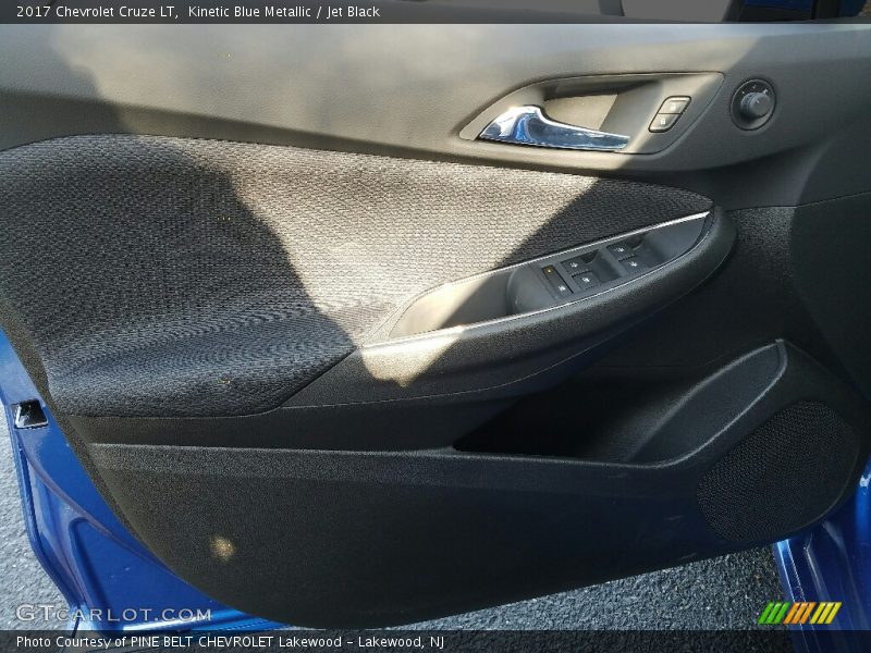 Kinetic Blue Metallic / Jet Black 2017 Chevrolet Cruze LT