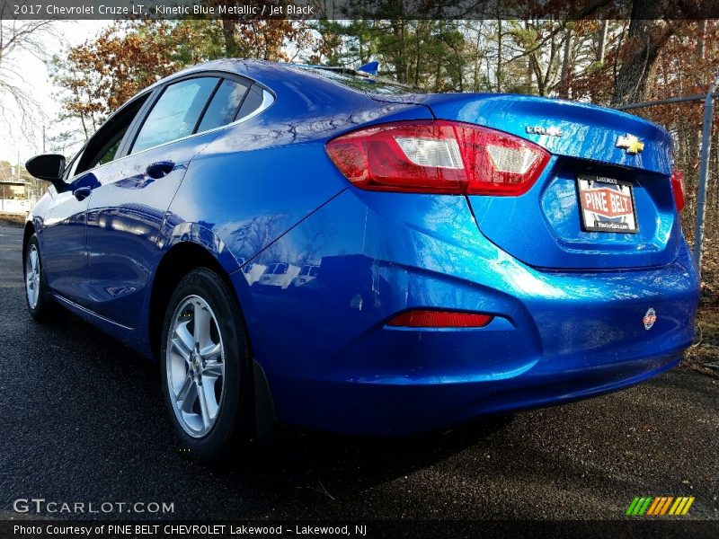 Kinetic Blue Metallic / Jet Black 2017 Chevrolet Cruze LT