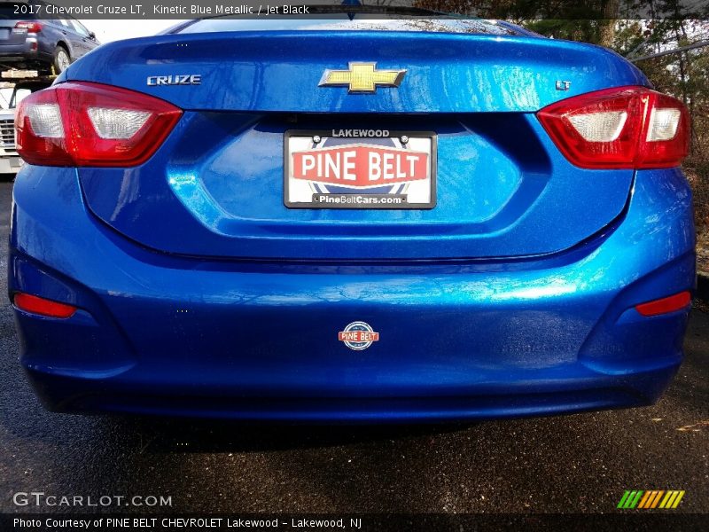 Kinetic Blue Metallic / Jet Black 2017 Chevrolet Cruze LT