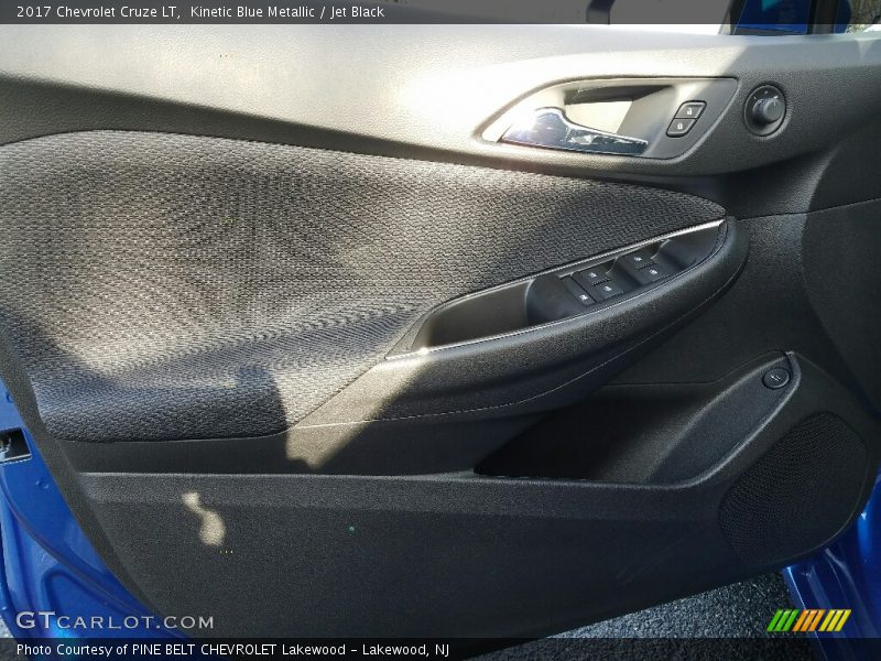 Kinetic Blue Metallic / Jet Black 2017 Chevrolet Cruze LT