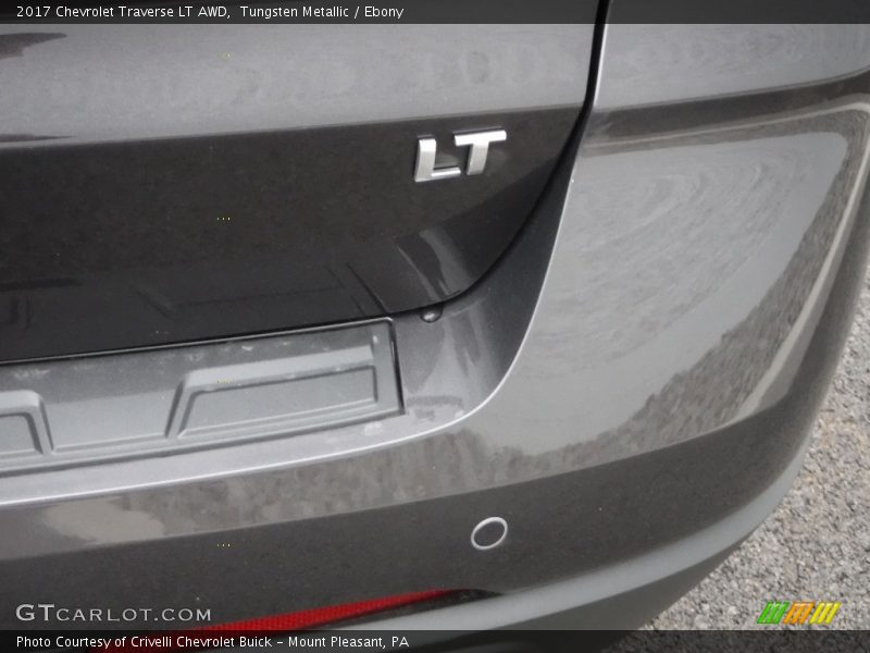 Tungsten Metallic / Ebony 2017 Chevrolet Traverse LT AWD
