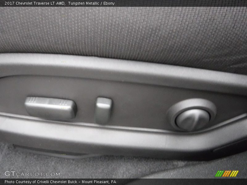 Tungsten Metallic / Ebony 2017 Chevrolet Traverse LT AWD