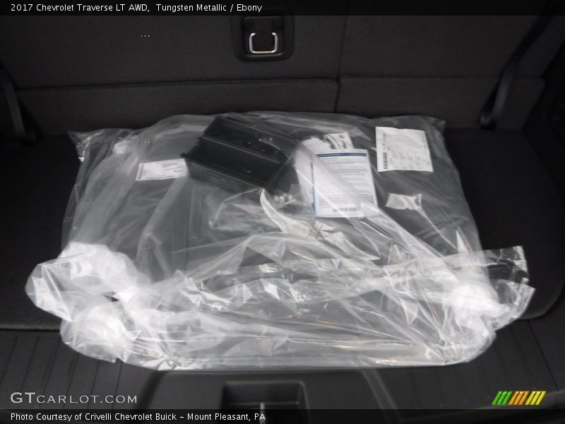Tungsten Metallic / Ebony 2017 Chevrolet Traverse LT AWD