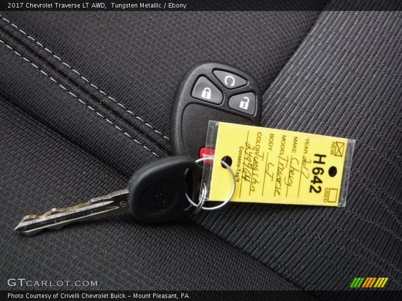 Tungsten Metallic / Ebony 2017 Chevrolet Traverse LT AWD