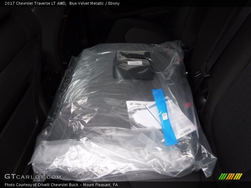 Blue Velvet Metallic / Ebony 2017 Chevrolet Traverse LT AWD
