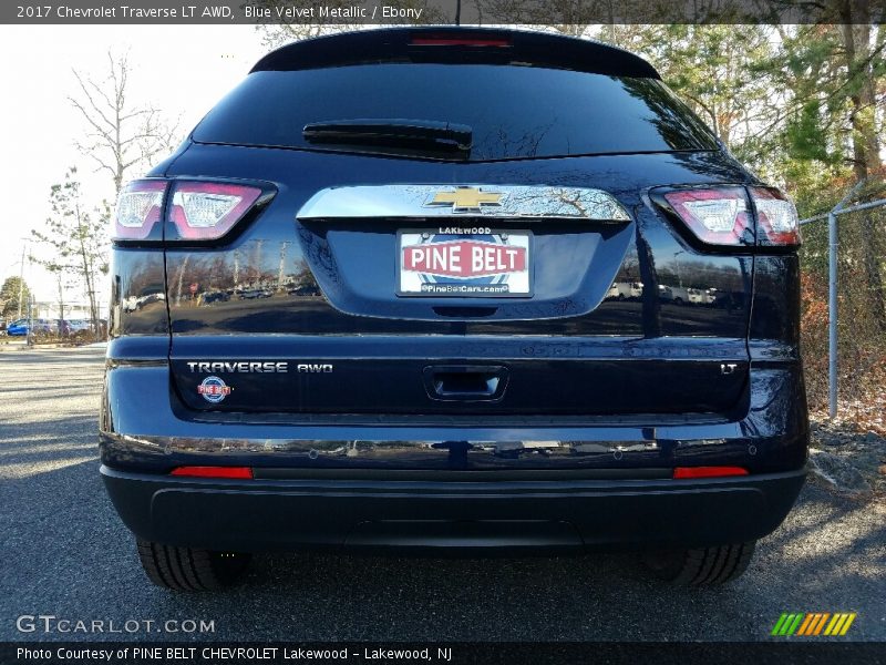 Blue Velvet Metallic / Ebony 2017 Chevrolet Traverse LT AWD