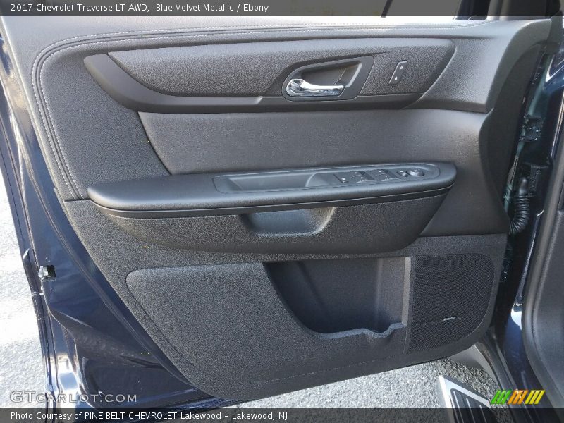 Blue Velvet Metallic / Ebony 2017 Chevrolet Traverse LT AWD