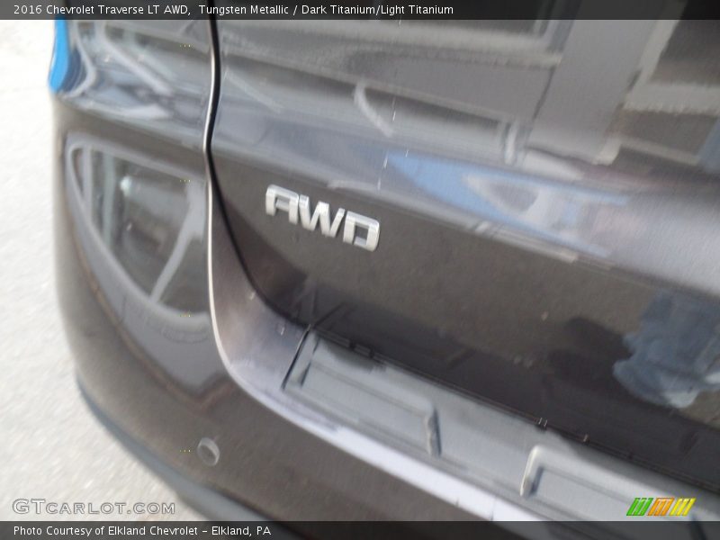 Tungsten Metallic / Dark Titanium/Light Titanium 2016 Chevrolet Traverse LT AWD