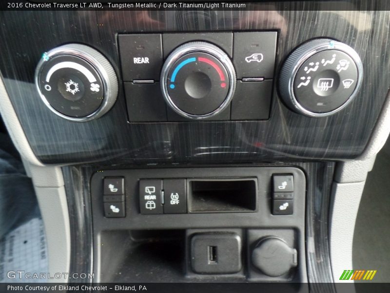 Tungsten Metallic / Dark Titanium/Light Titanium 2016 Chevrolet Traverse LT AWD