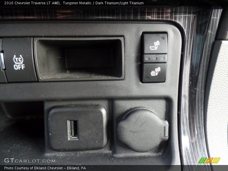 Tungsten Metallic / Dark Titanium/Light Titanium 2016 Chevrolet Traverse LT AWD