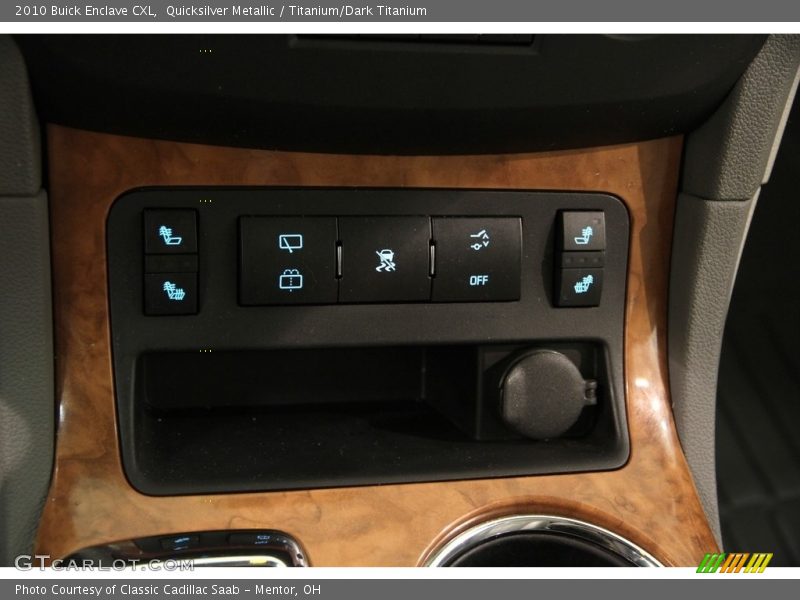 Quicksilver Metallic / Titanium/Dark Titanium 2010 Buick Enclave CXL