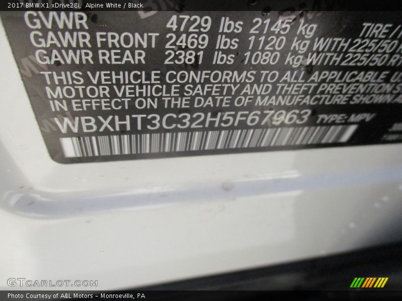 Alpine White / Black 2017 BMW X1 xDrive28i