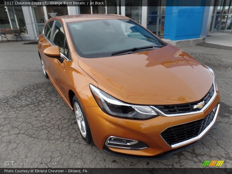 Front 3/4 View of 2017 Cruze LT