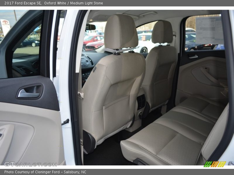 Oxford White / Medium Light Stone 2017 Ford Escape SE