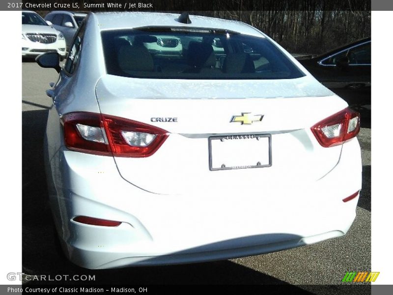 Summit White / Jet Black 2017 Chevrolet Cruze LS