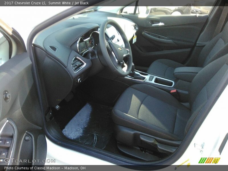 Summit White / Jet Black 2017 Chevrolet Cruze LS
