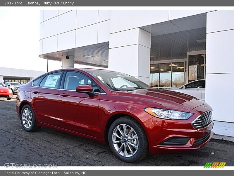 Front 3/4 View of 2017 Fusion SE