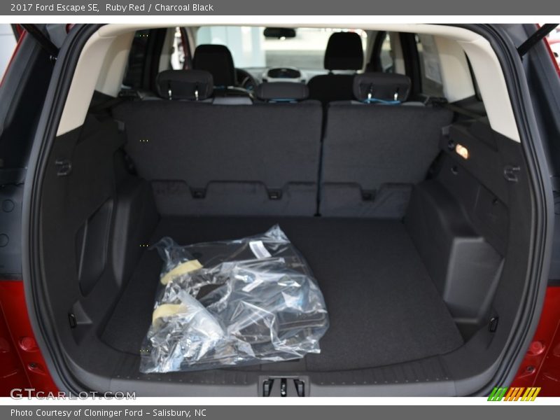 Ruby Red / Charcoal Black 2017 Ford Escape SE