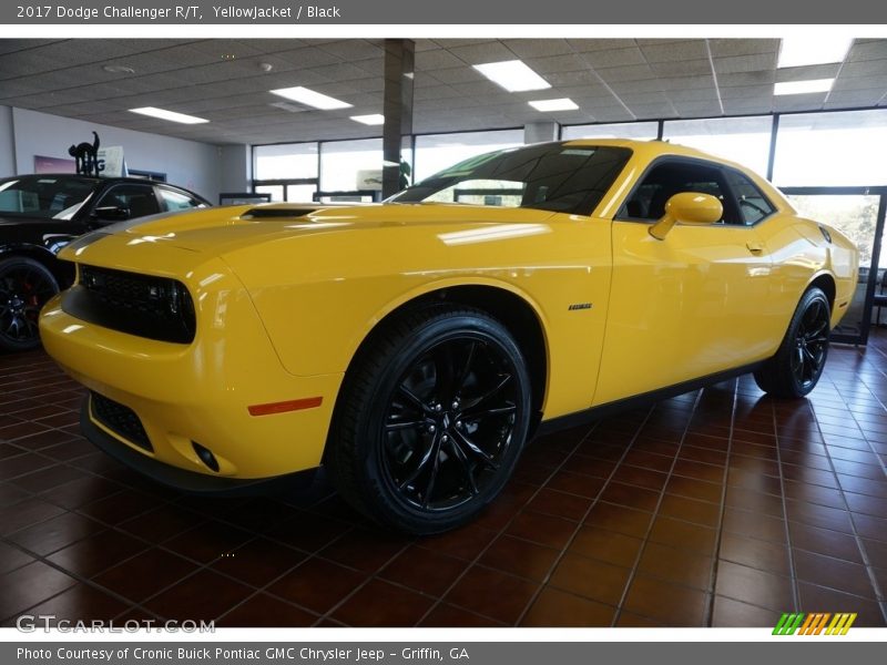 Front 3/4 View of 2017 Challenger R/T