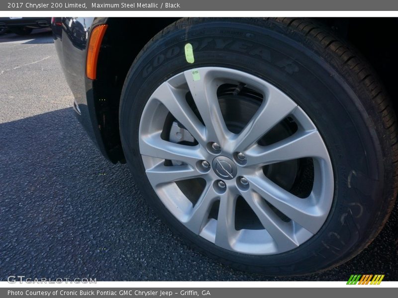 Maximum Steel Metallic / Black 2017 Chrysler 200 Limited