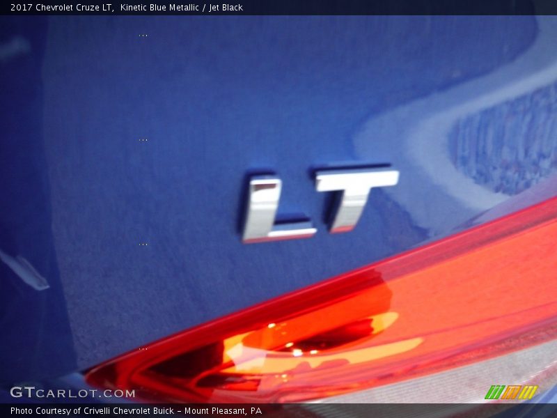 Kinetic Blue Metallic / Jet Black 2017 Chevrolet Cruze LT