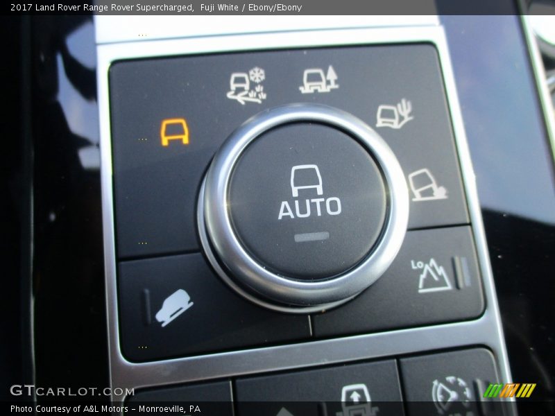 Controls of 2017 Range Rover Supercharged