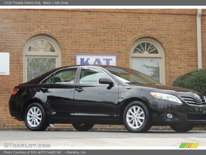 Black / Ash Gray 2010 Toyota Camry XLE