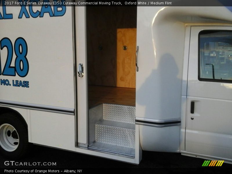 Oxford White / Medium Flint 2017 Ford E Series Cutaway E350 Cutaway Commercial Moving Truck