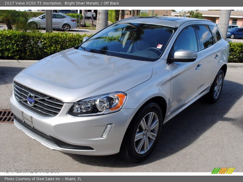 Front 3/4 View of 2017 XC60 T5 Inscription