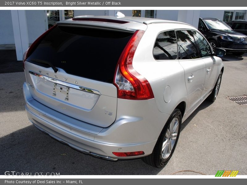 Bright Silver Metallic / Off Black 2017 Volvo XC60 T5 Inscription