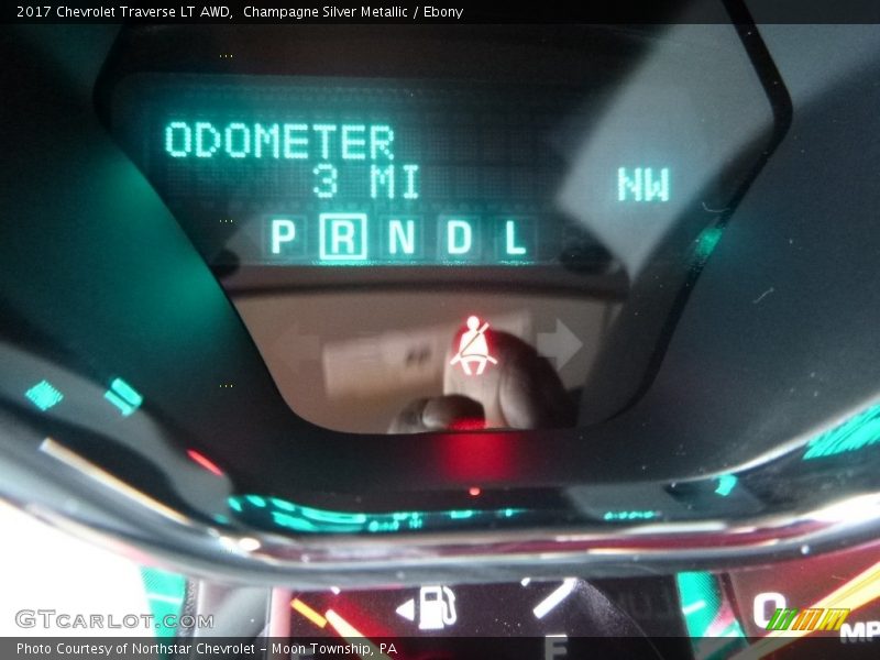 Champagne Silver Metallic / Ebony 2017 Chevrolet Traverse LT AWD