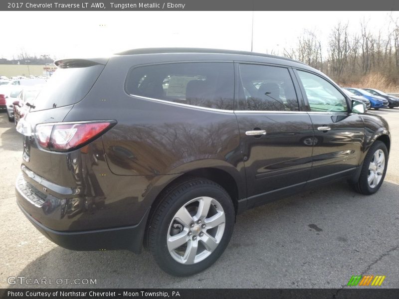 Tungsten Metallic / Ebony 2017 Chevrolet Traverse LT AWD