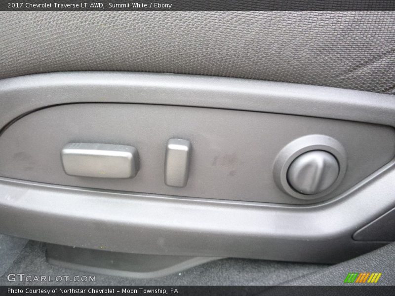 Summit White / Ebony 2017 Chevrolet Traverse LT AWD