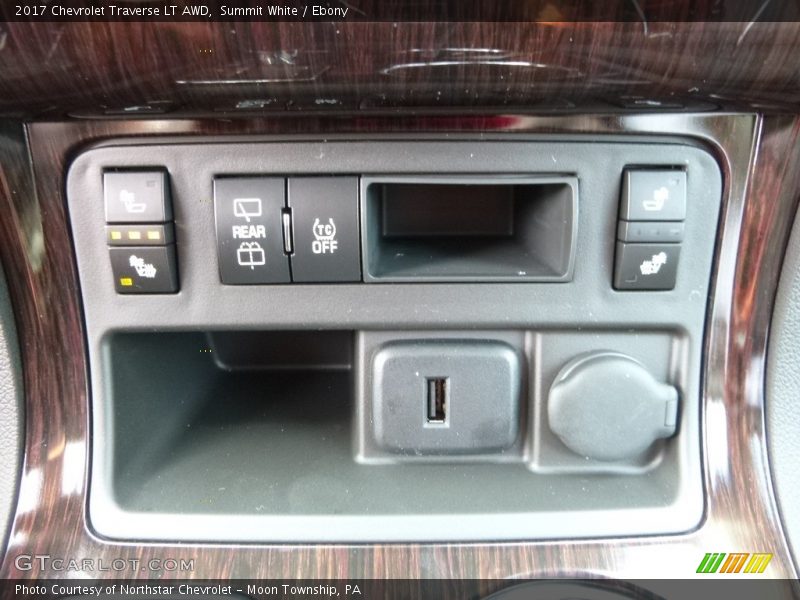 Summit White / Ebony 2017 Chevrolet Traverse LT AWD
