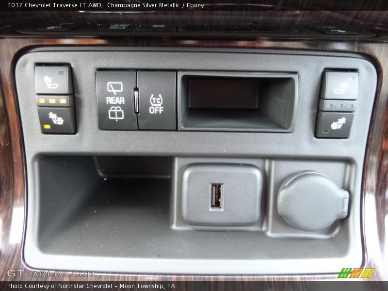 Champagne Silver Metallic / Ebony 2017 Chevrolet Traverse LT AWD