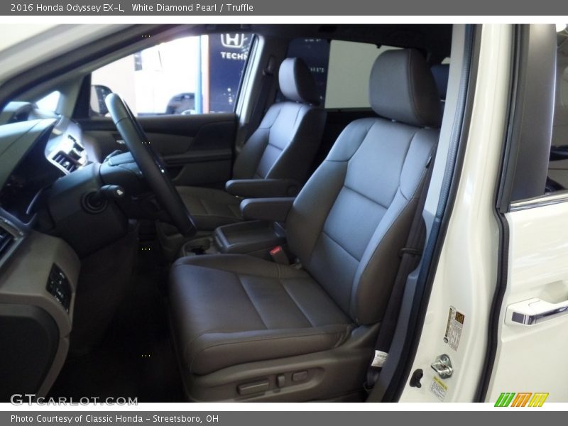 White Diamond Pearl / Truffle 2016 Honda Odyssey EX-L