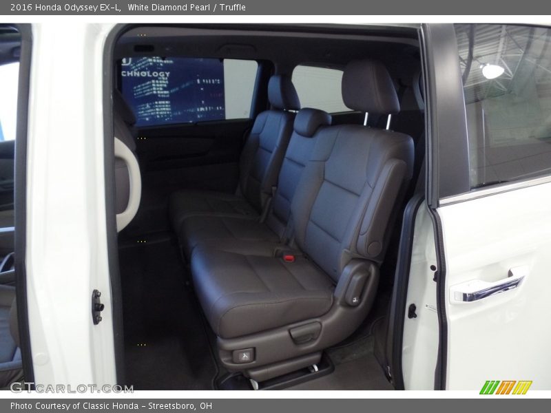 White Diamond Pearl / Truffle 2016 Honda Odyssey EX-L