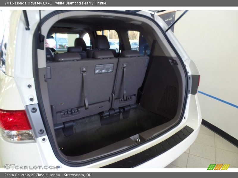 White Diamond Pearl / Truffle 2016 Honda Odyssey EX-L