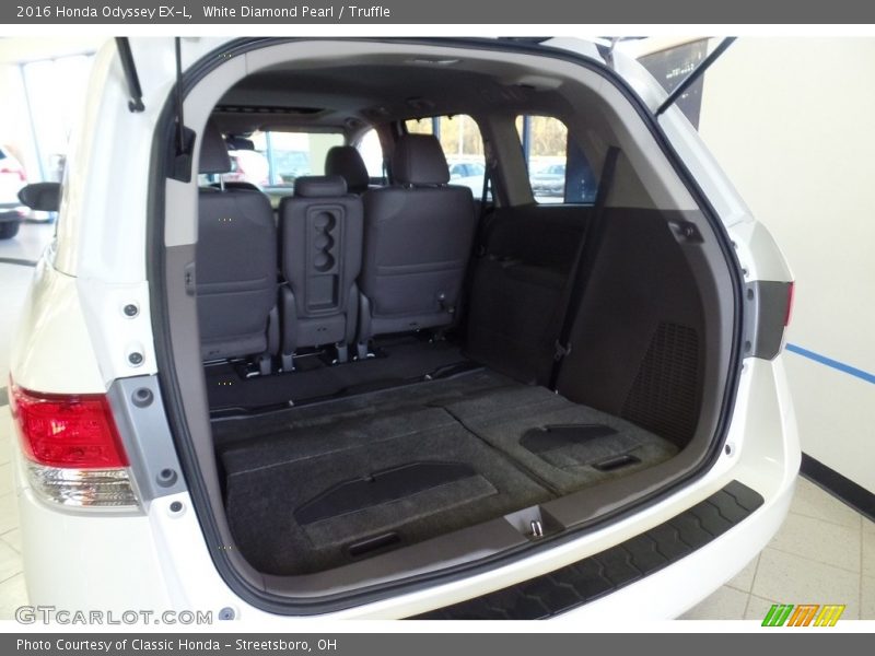 White Diamond Pearl / Truffle 2016 Honda Odyssey EX-L